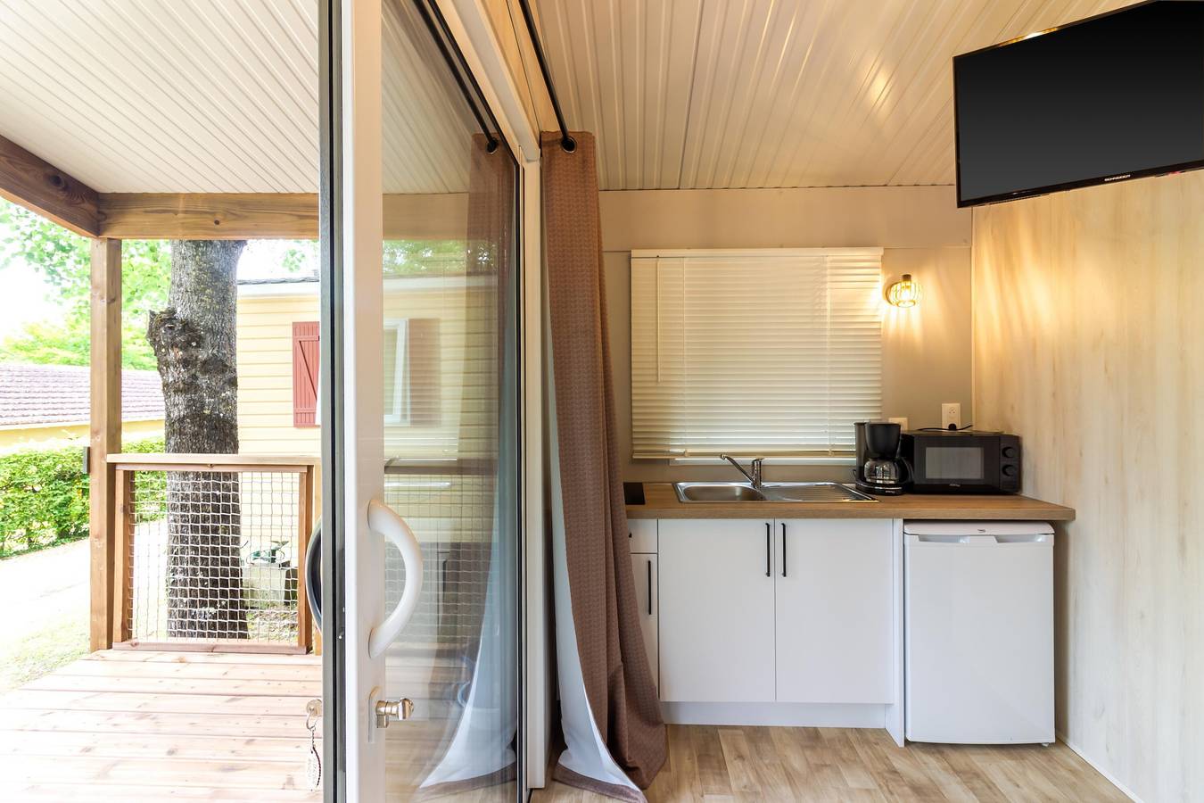 Air-conditioned Chalet with Pool & Fishing Ponds – Périgord Noir, near Sarlat in Saint-Martial-de-Nabirat, Périgord Noir