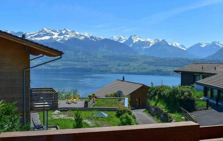 Ferienwohnung für 4 Personen, mit Balkon und Whirlpool sowie Terrasse und Garten in Sigriswil