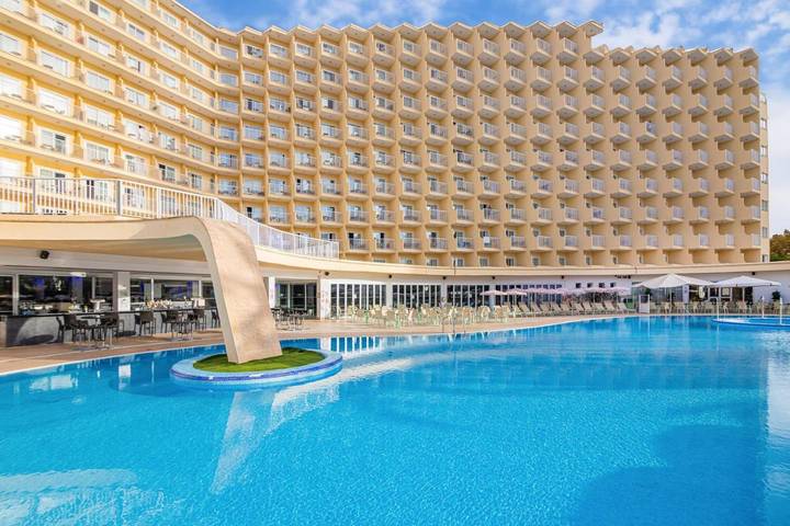 Hôtel pour 3 personnes, avec vue ainsi que piscine et jardin à Magaluf - 3