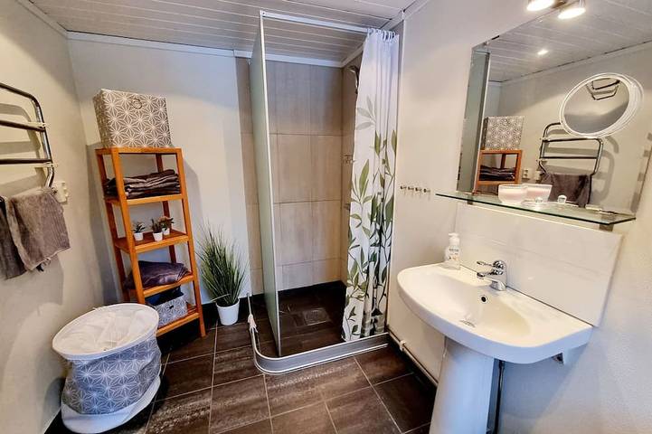 Modernes Ferienhaus am Bolmen – 150 m zum See, Kamin, 2 Terrassen in Sunnaryd, Bolmen