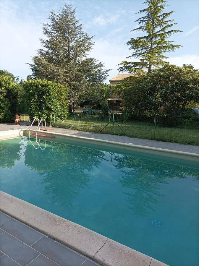 Gîte pour 2 personnes, avec piscine ainsi que jardin et vue à Piolenc - 3