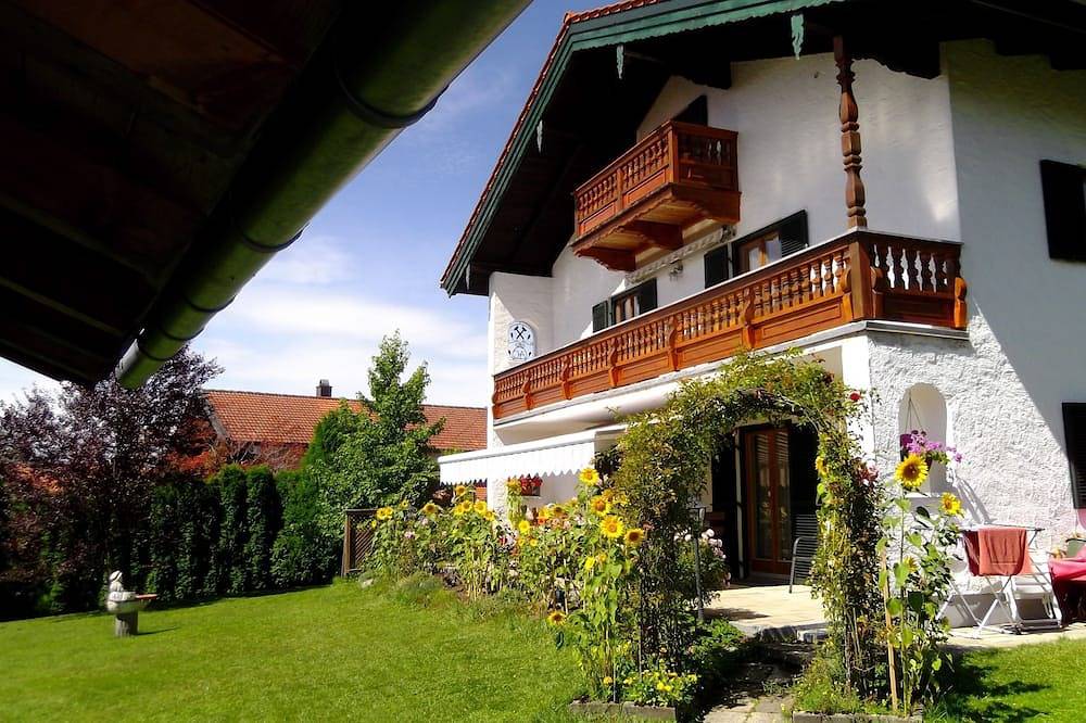 Entire apartment, Apartment - Apartment Szenyei in Waakirchen, Alpine Region of Tegernsee and Schliersee