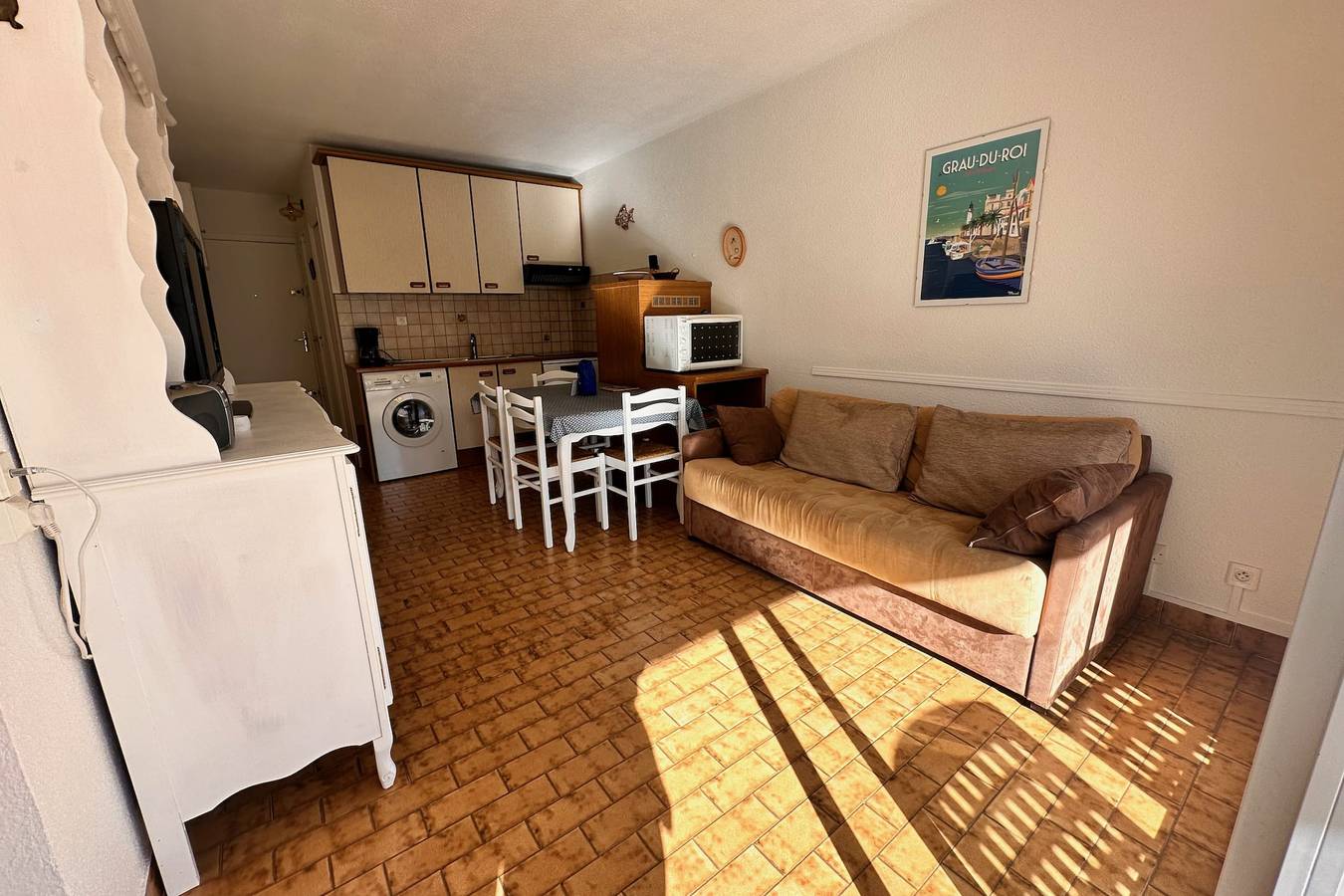 Appartement entier, Les Pinèdes – Jardin fleuri et plage à pied au calme in Le Grau-du-Roi, Côte d'Améthyste