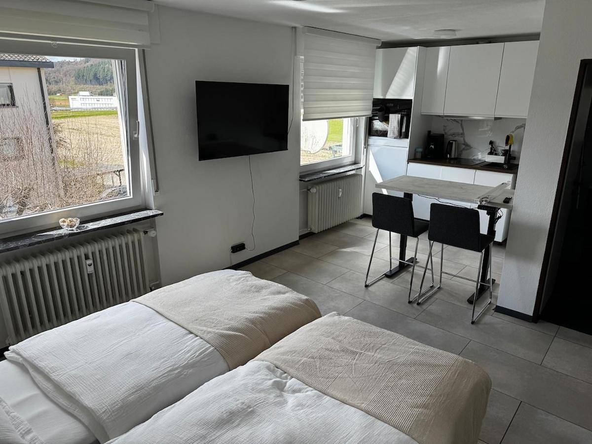 Appartement entier, Moderne Unterkunft nahe Rheinfall und Zürich in Klettgau, Hautes Forêts-Noires