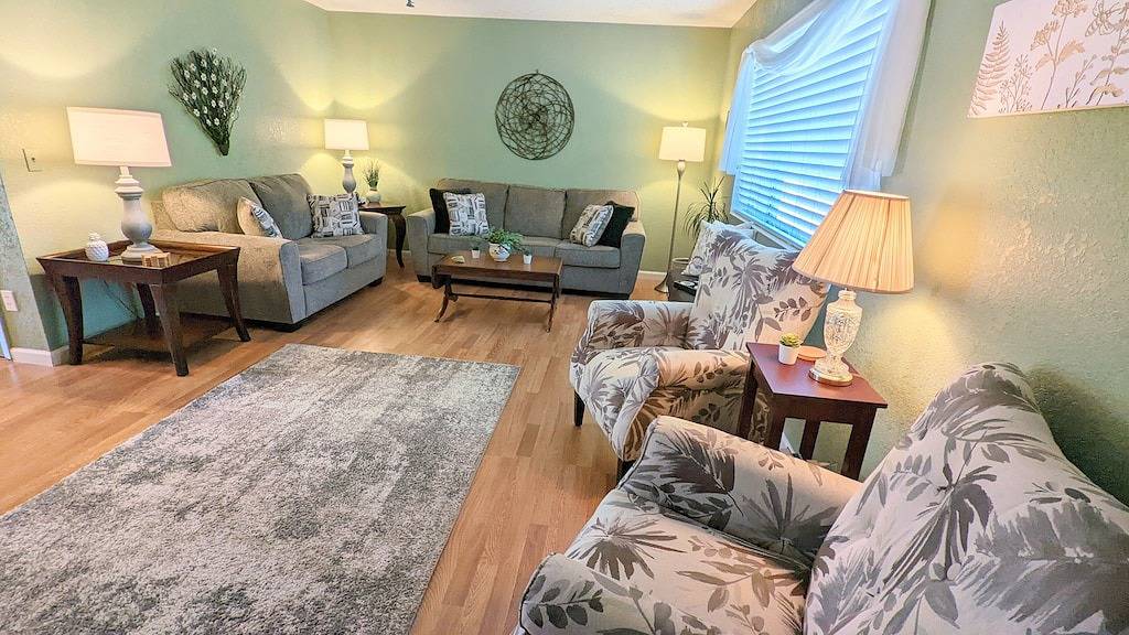 Quiet Private Yard Dog Friendly Wine Tasting in Cottonwood (AZ), Coconino Nationalwald