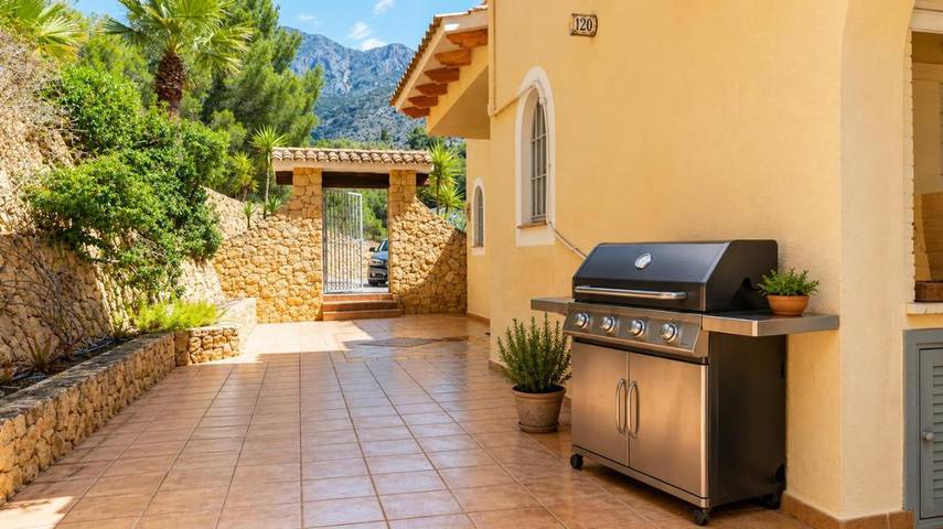 Chalet para 15 personas, con jardín además de piscina y jacuzzi en Marina Baja - 3