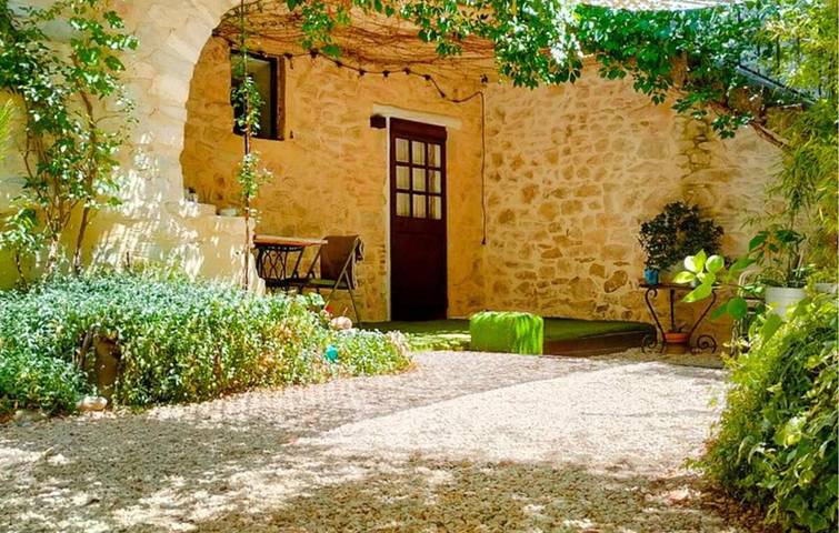 Location de vacances pour 6 personnes, avec terrasse et vue, animaux acceptés à Fons-sur-Lussan - 2