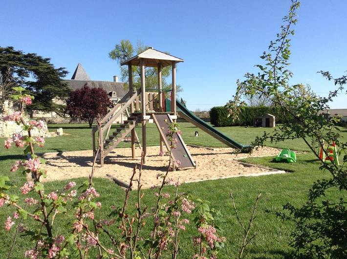 Location de vacances pour 3 personnes, avec vue ainsi que piscine et jardin, animaux acceptés à La Roche-Clermault - 3