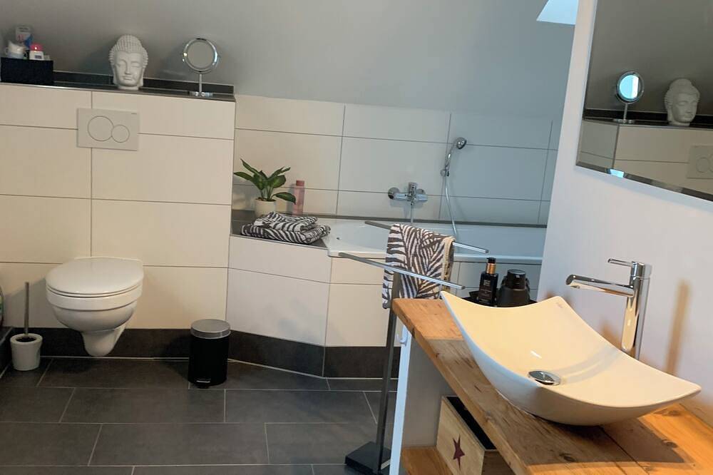 Geheel appartement, Centrum: Liefdevol gerenoveerd oud gebouw appartement in de Katharinenviertel in Osnabrüc in Osnabrück, Osnabrück en omgeving