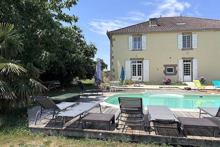 Location de vacances pour 17 personnes, avec Jacuzzi ainsi que Terrasse et Jardin à Margouët-Meymes