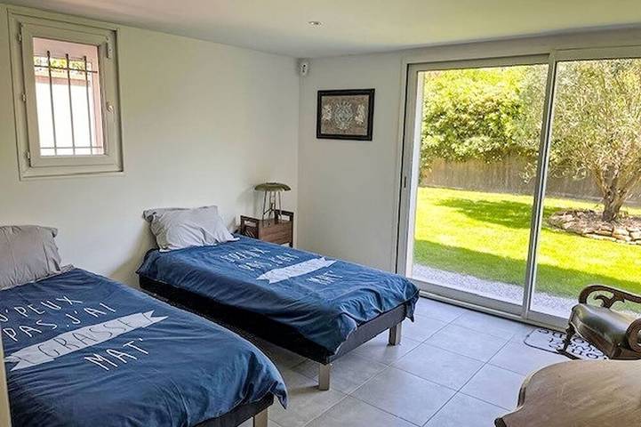 Alleinstehendes Ferienhaus mit privatem Pool,  W-Lan, Klimaanlage, Tv, Innenhof, Haustiere erlaubt in Vers-Pont-du-Gard, Nimes und Umgebung