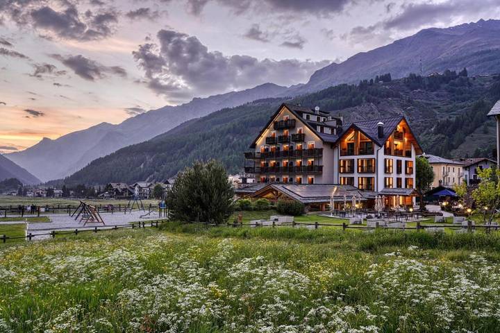 Hôtel pour 2 personnes, avec jacuzzi et jardin ainsi que piscine et sauna