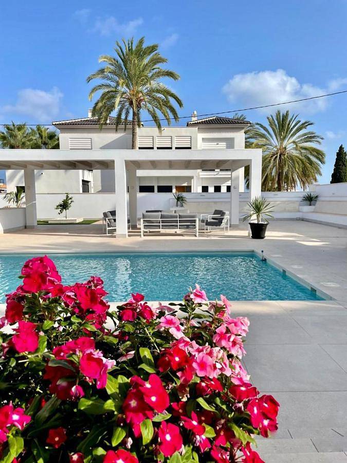 Luxury Seaside Villa with private pool in Cabo Roig in Cabo Roig, Costa Blanca