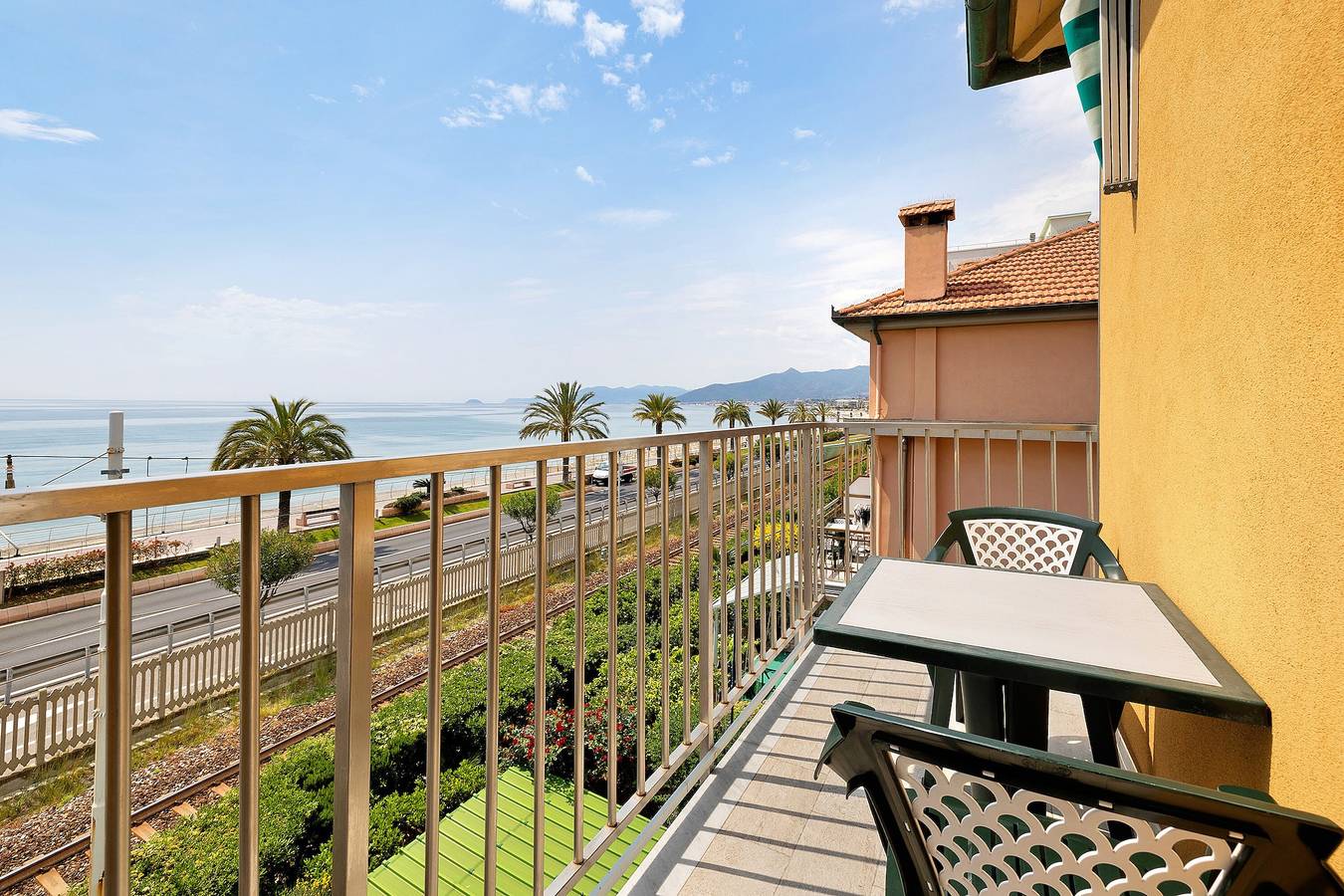 Studio entier, Studio "Monolocale 9" avec vue sur mer, 2 balcons et Wi-Fi in Pietra Ligure, Commune de Pietra Ligure