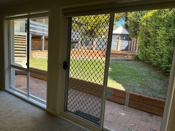 Acogedora casa de 2 dormitorios en Curtin cerca del hospital de Canberra in Woden, Canberra
