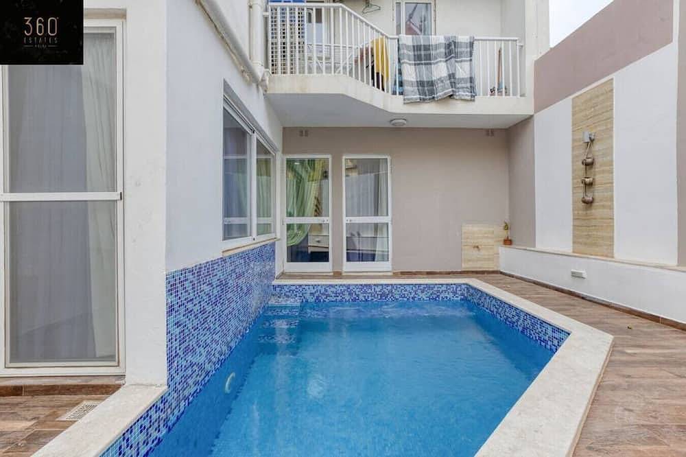 Apartamento inteiro, Central 4Br, massive Apt with private Pool & Bbq in Swieqi, Ilha de Malta