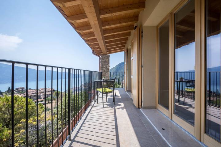 Ferienhaus für 4 Personen, mit Balkon und Seeblick in Tignale