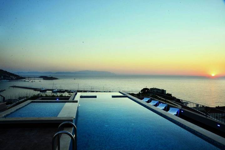Ferienwohnung für 3 Personen, mit Balkon und Ausblick sowie Pool - 1