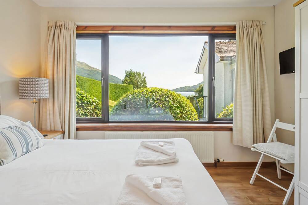 Shore House - für 10 Personen - für 10 Gäste in 5 Schlafzimmern in Loch Lomond, Argyll & Bute