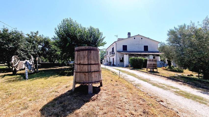 Appartamento per 7 persone, con giardino e panorama nonché piscina, con animali domestici a Caiazzo