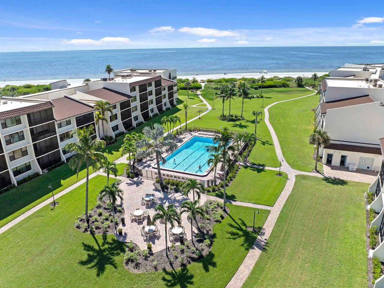 Ganze Wohnung, Newoceanfront + Gulf Water Views 1st Floor Sanibel in Sanibel, Sanibel Island