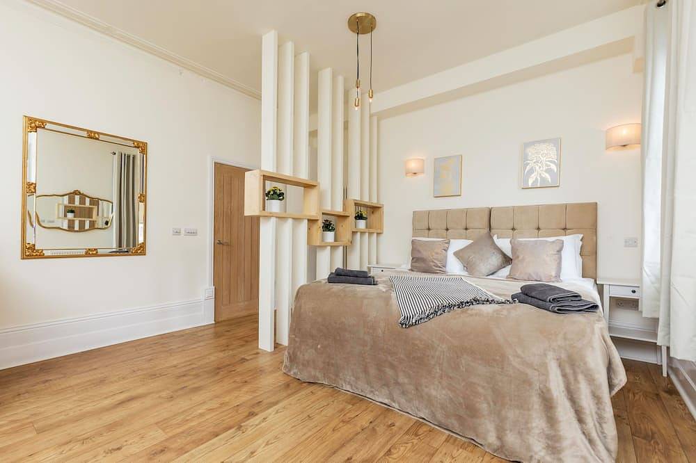 Entire apartment, Brand New Open Plan 1 Bedroom Holiday Suite in Southsea, Portsmouth