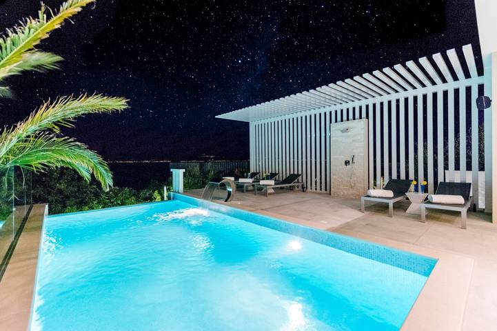 Villa pour 10 personnes, avec balcon et jardin ainsi que vue sur l’océan et piscine à Sutivan - 4