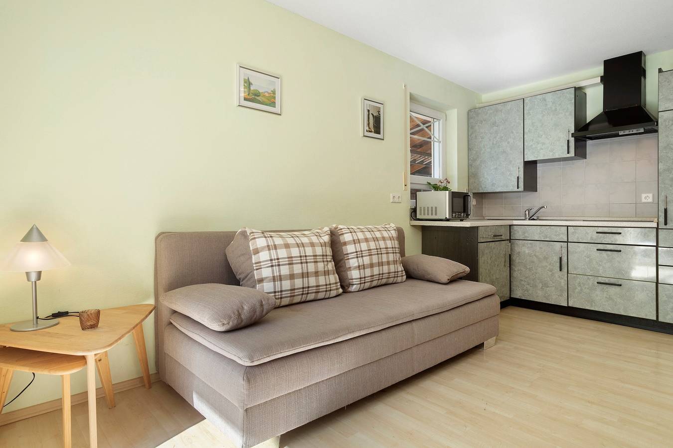 Appartement entier, Appartement de vacances 'Jacqueline' avec terrasse privée, jardin commun et Wi-Fi in Unteruhldingen, Uhldingen-Mühlhofen