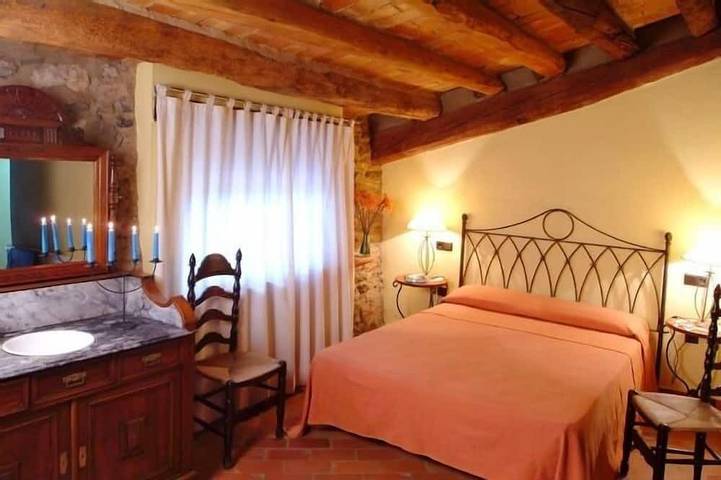 Gîte pour 13 personnes, avec jardin et terrasse, animaux acceptés à Garriguella - 2