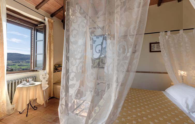 Rückzugsort am See mit Pool und Garten in der Nähe des Trasimeno-Sees in Magione, Lago Trasimeno