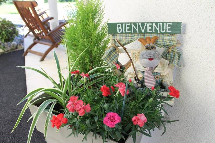 Location de vacances pour 2 personnes, avec terrasse et piscine ainsi que vue et jardin à Donzenac - 3