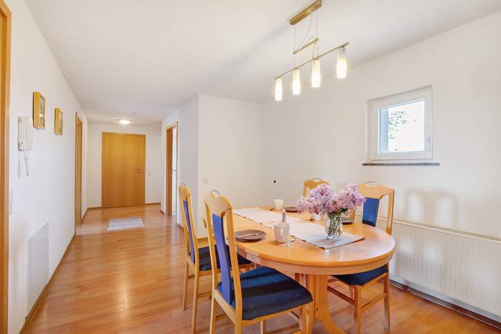 Hel lägenhet, Apartment '1' with Balcony and Wi-Fi in Heroldstatt, Heroldstatt Region
