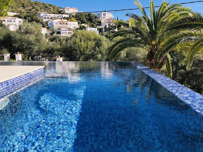 Villa moderne à Roses avec piscine, climatisation et parking privé in El Mas Fumats, Roses