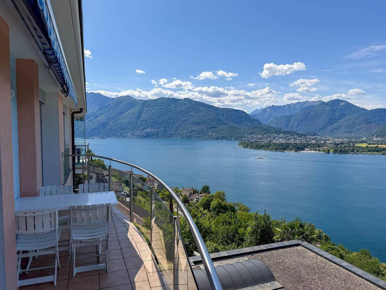 Ganze Wohnung, Schöne Duplex-Wohnung mit herrlicher Aussicht auf den See in Gambarogno, Lago Maggiore (Schweiz)