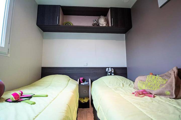 Mobil home pour 5 personnes, avec sauna et terrasse ainsi que jacuzzi et piscine à Sévérac-le-Château - 2