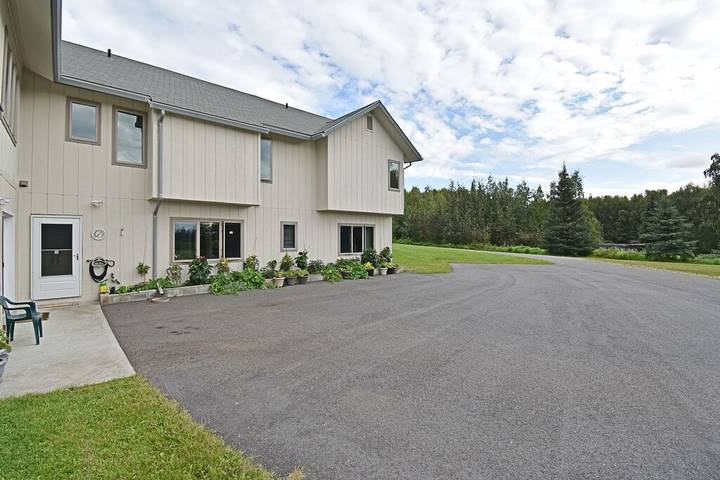 Vacation rental for 7 people, with yard in Fairbanks