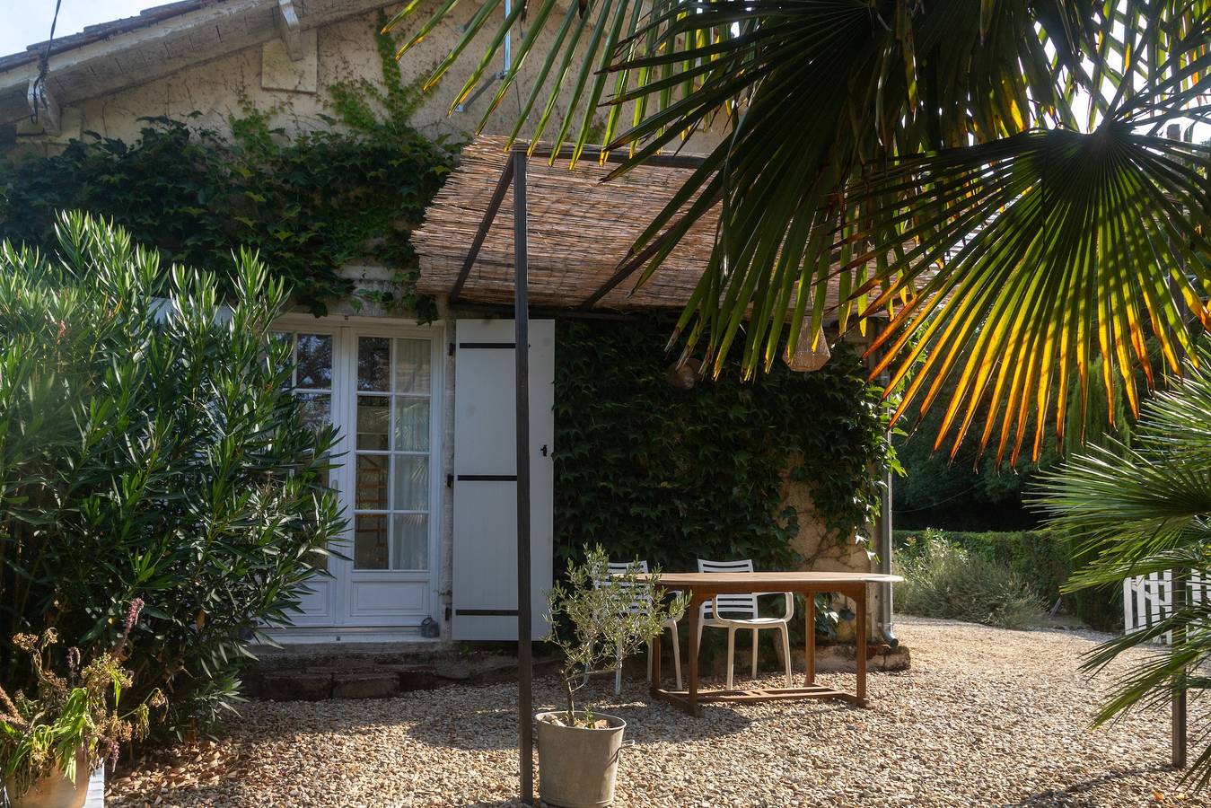 Ferienhaus 'Au Bord De La Charente' mit privater Terrasse und privatem Garten in Jarnac, Charente