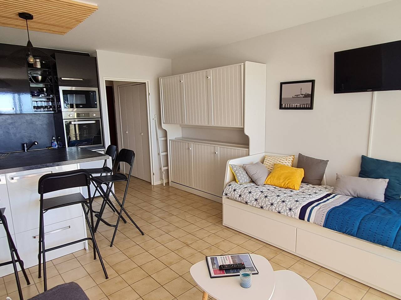 Estudio entero, Moderno estudio en planta baja con garaje y terraza in Saint-Georges-de-Didonne, Region de Rochefort