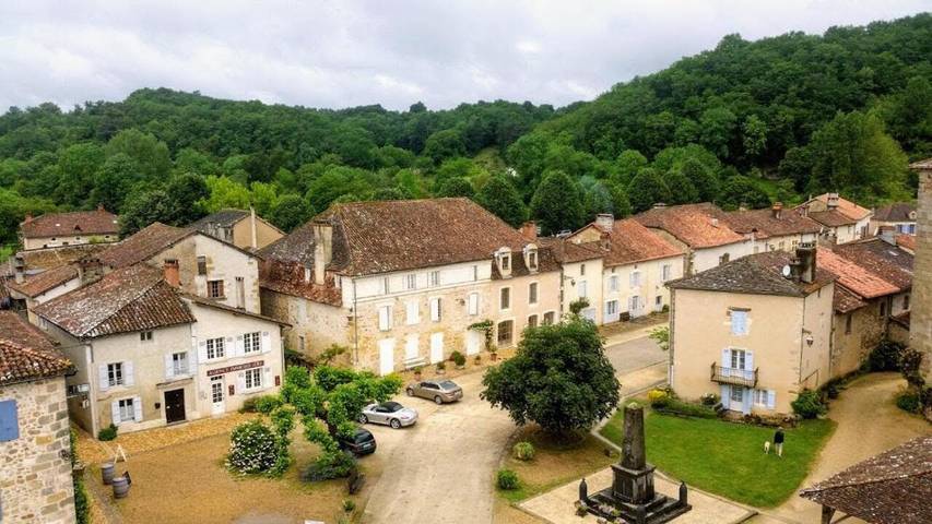 Location de vacances pour 2 personnes, avec Terrasse et Vue à Saint-Jean-de-Côle