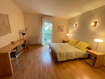 Maison d’hôte pour 2 personnes, avec jardin et vue ainsi que piscine et terrasse à Montesquieu-Volvestre