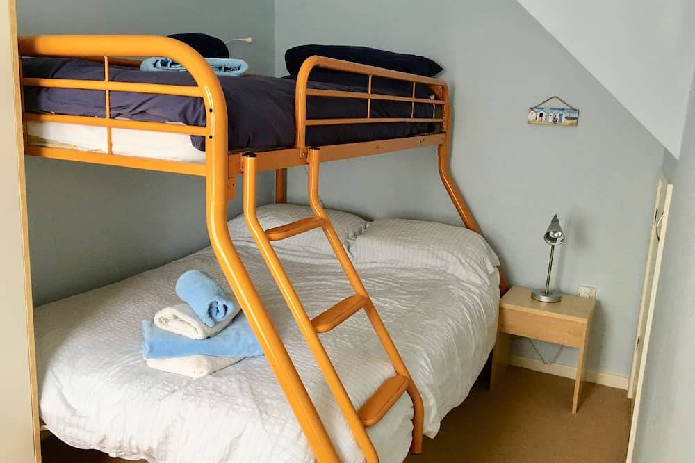 Beach house with wonderful sea views, direct access to beach, glorious sunsets in Tywyn, Snowdonia