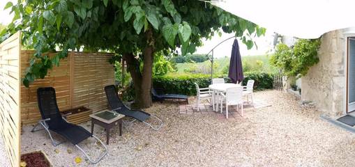 Gîte pour 4 personnes, avec vue ainsi que piscine et jardin à Nanteuil-Auriac-de-Bourzac