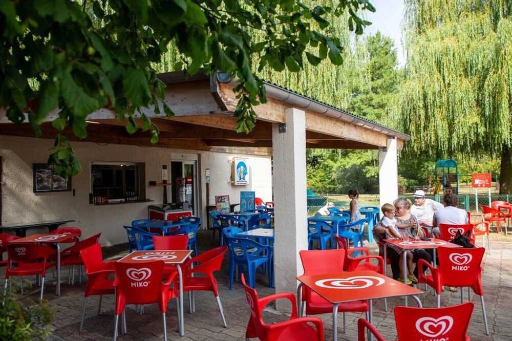 Camping 4 étoiles - ccaeh00 in Châlons-en-Champagne, Marne