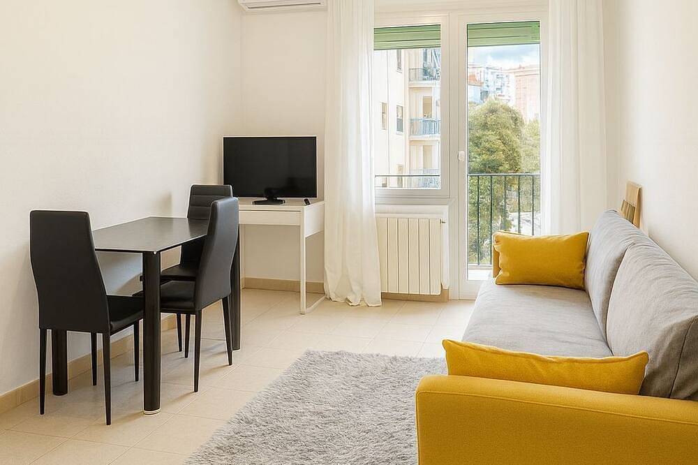 Ganze Wohnung, Newly renovated apartment near the sea in Sant Adrià de Besòs, Barcelonès