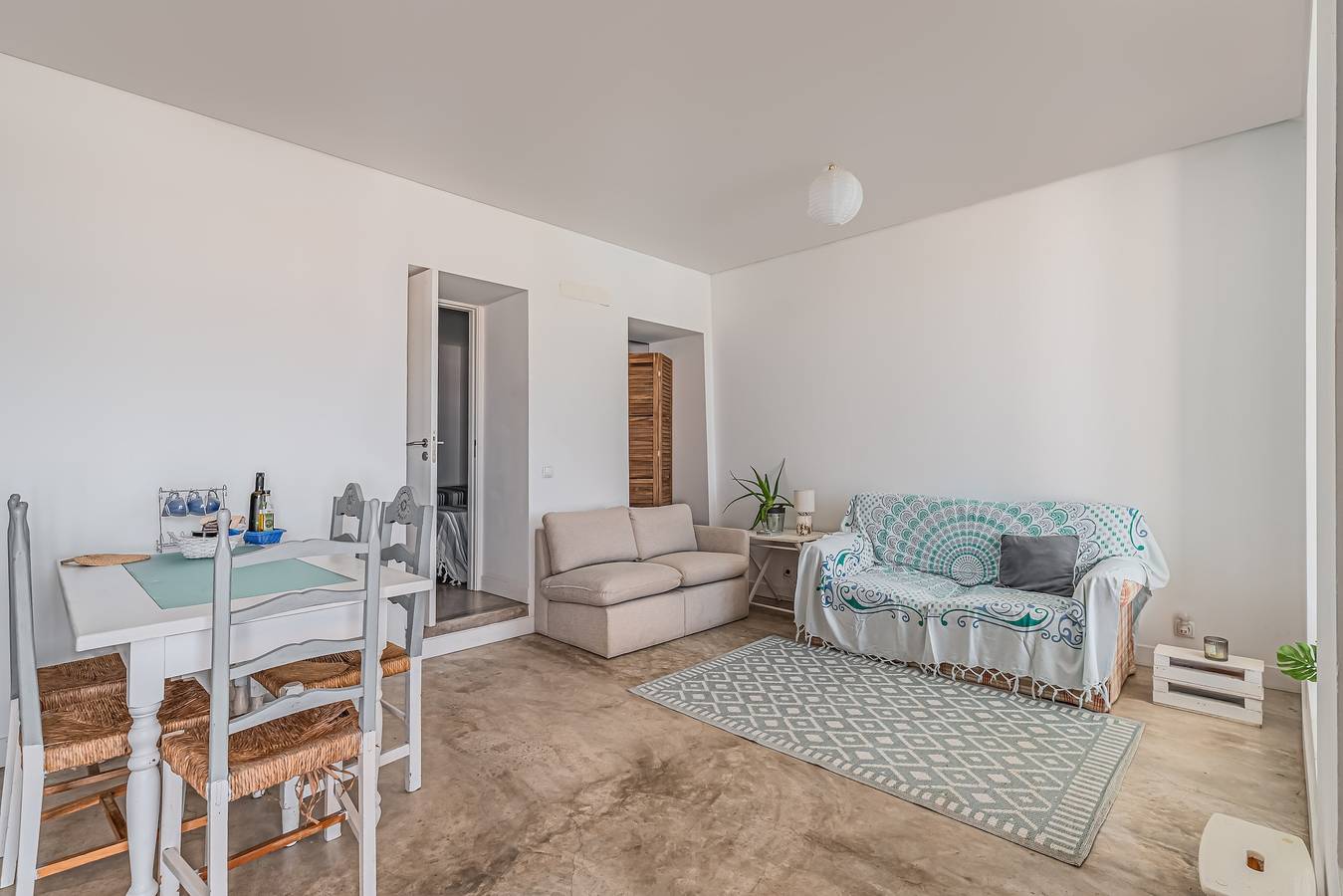 Apartamento inteiro, Apartamento 'Calçada' com piscina privada, terraço privado e Wi-Fi in Alcácer do Sal e Santa Susana, Alentejo Litoral