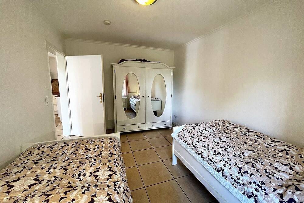 Ferienhaus Marie - barrierearm, mit Hundewaschraum, 1.20m hoch eingezäunt, Kamin in Rodenäs, Nordfriesland