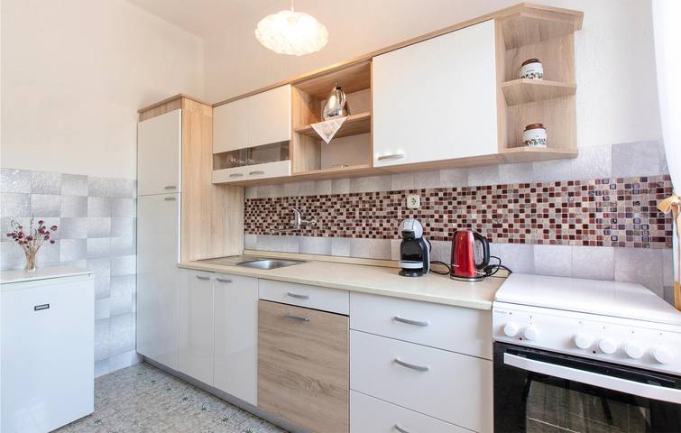 Ferienhaus für 6 Personen, mit Terrasse und Garten in Starigrad - 4