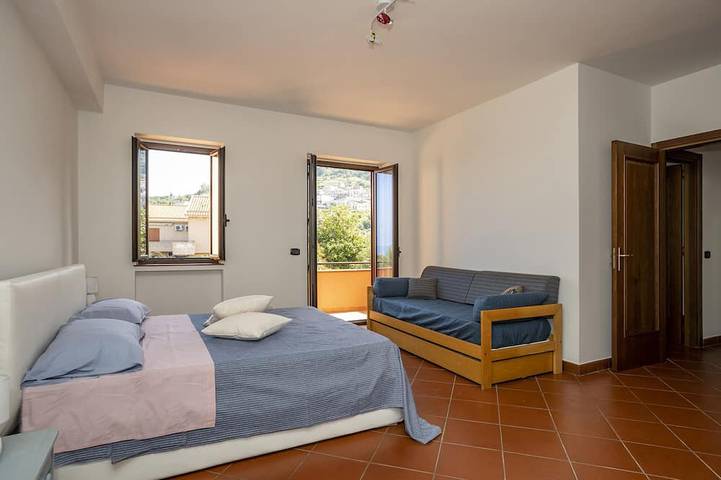 Villa per 8 persone, con giardino e balcone, con animali domestici a Capo d'Orlando
