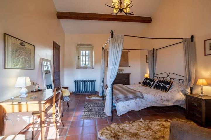 Location de vacances pour 12 personnes, avec piscine et jardin ainsi que jacuzzi et terrasse à Damiatte - 2