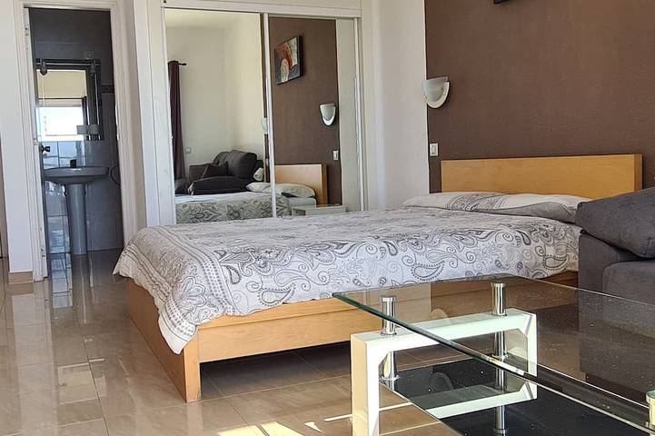 Appartement entier, Playa Paraiso ocean view studio - free wifi in Playa Paraíso, Adeje